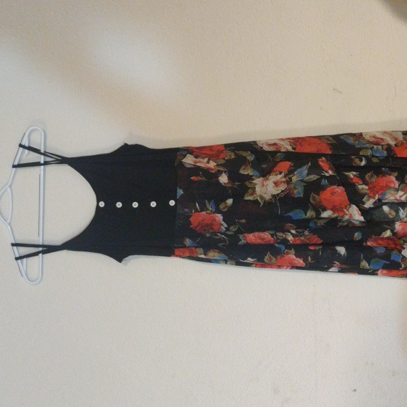 Rosegal Dresses & Skirts - 1X Rose Gal Hi lo floral dress